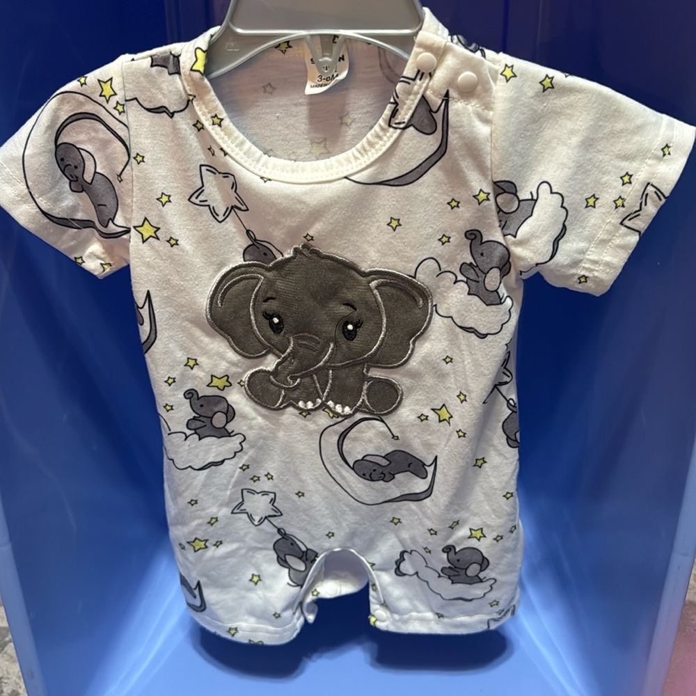 SHEIN Cream Elephant Print Kids Bodysuit with hat